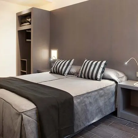 Hotel Dalia Ramblas 3*