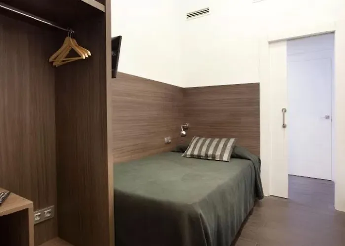 ダリア ランブラス ホテル