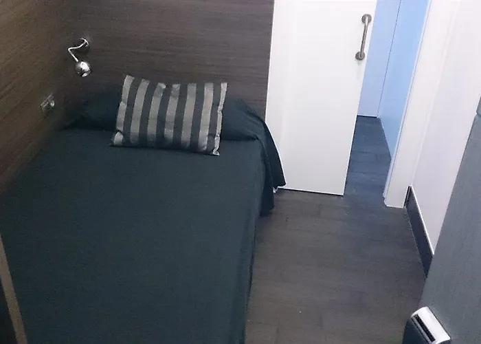 ダリア ランブラス ホテル